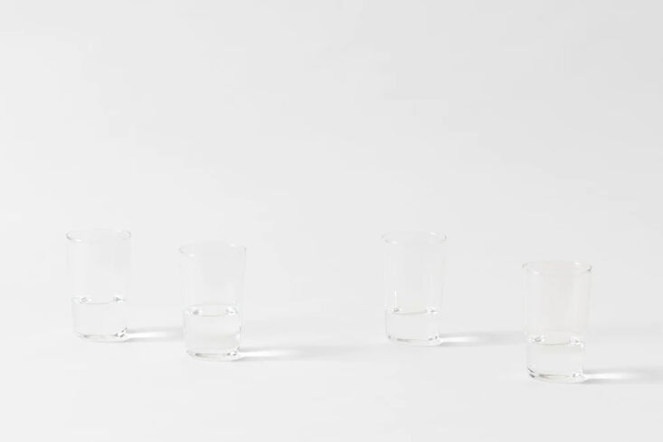 A high-end R+D Lab Luisa clear water glass made of lightweight borosilicate.