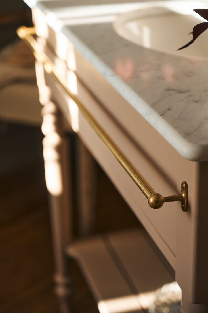 A deVOL Victorian washstand highlighting its bespoke, handmade construction.