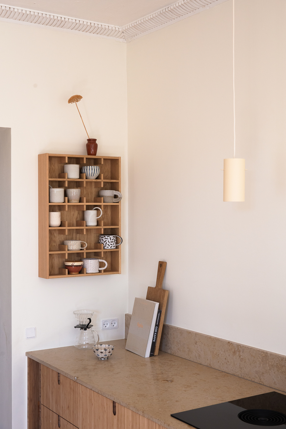 Maximize Kitchen Space: How the Sætter Cup Shelf Declutters and Styles Your Cabinets