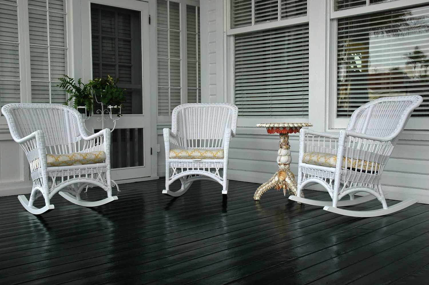 7 Worst Porch Paint Colors to Avoid in 2026