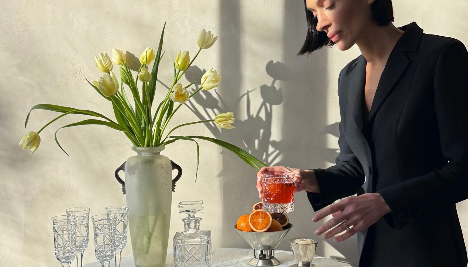 Elevate Your Bar Cart: 5 Stylish Holiday Cocktail Pairings & Hosting Tips