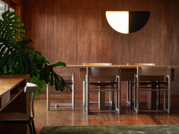 Phase Pendant by Estudio Persona showing a contrast of bronze metal and a curved acrylic diffuser.