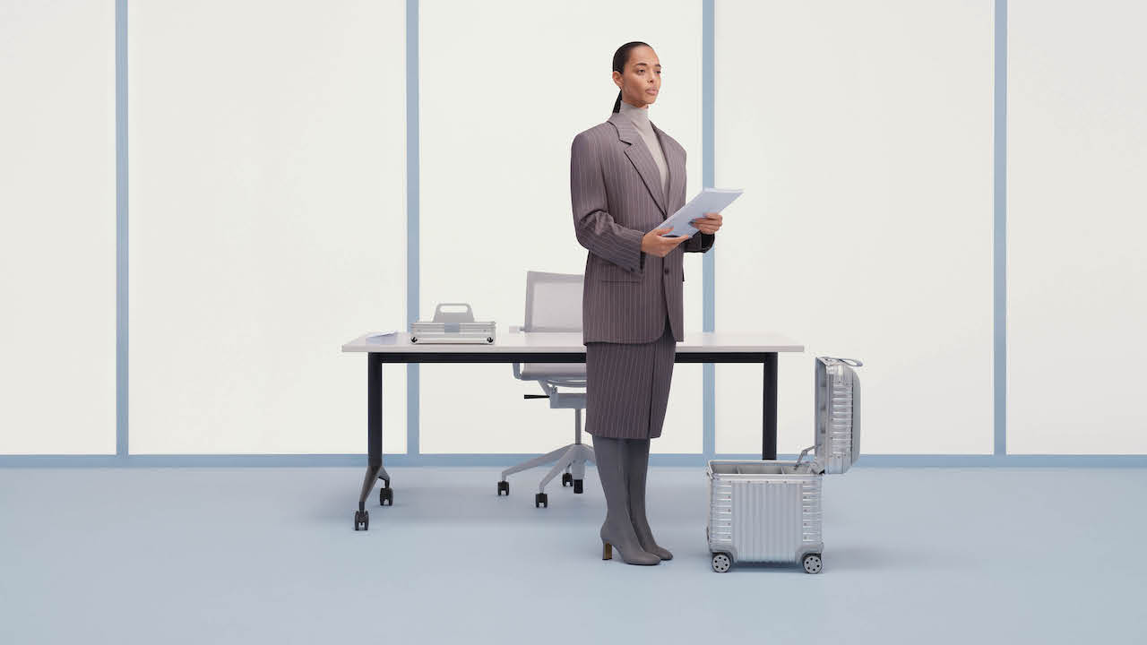 Vitra x RIMOWA 2025: Why the Aluminum Stool is the Ultimate Limited Edition Design Move