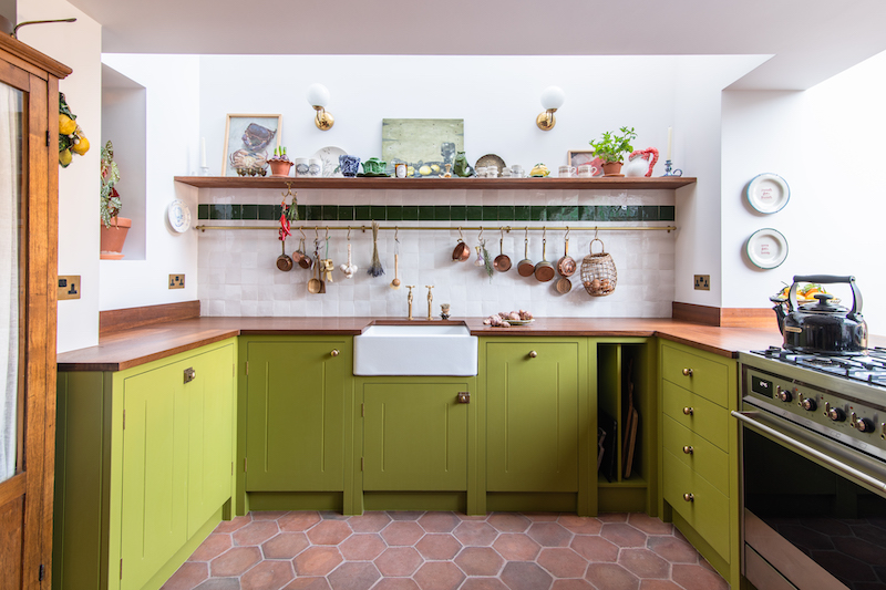 Victorian Kitchen Transformation: Renovating a Dilapidated Terrace with Vintage Style