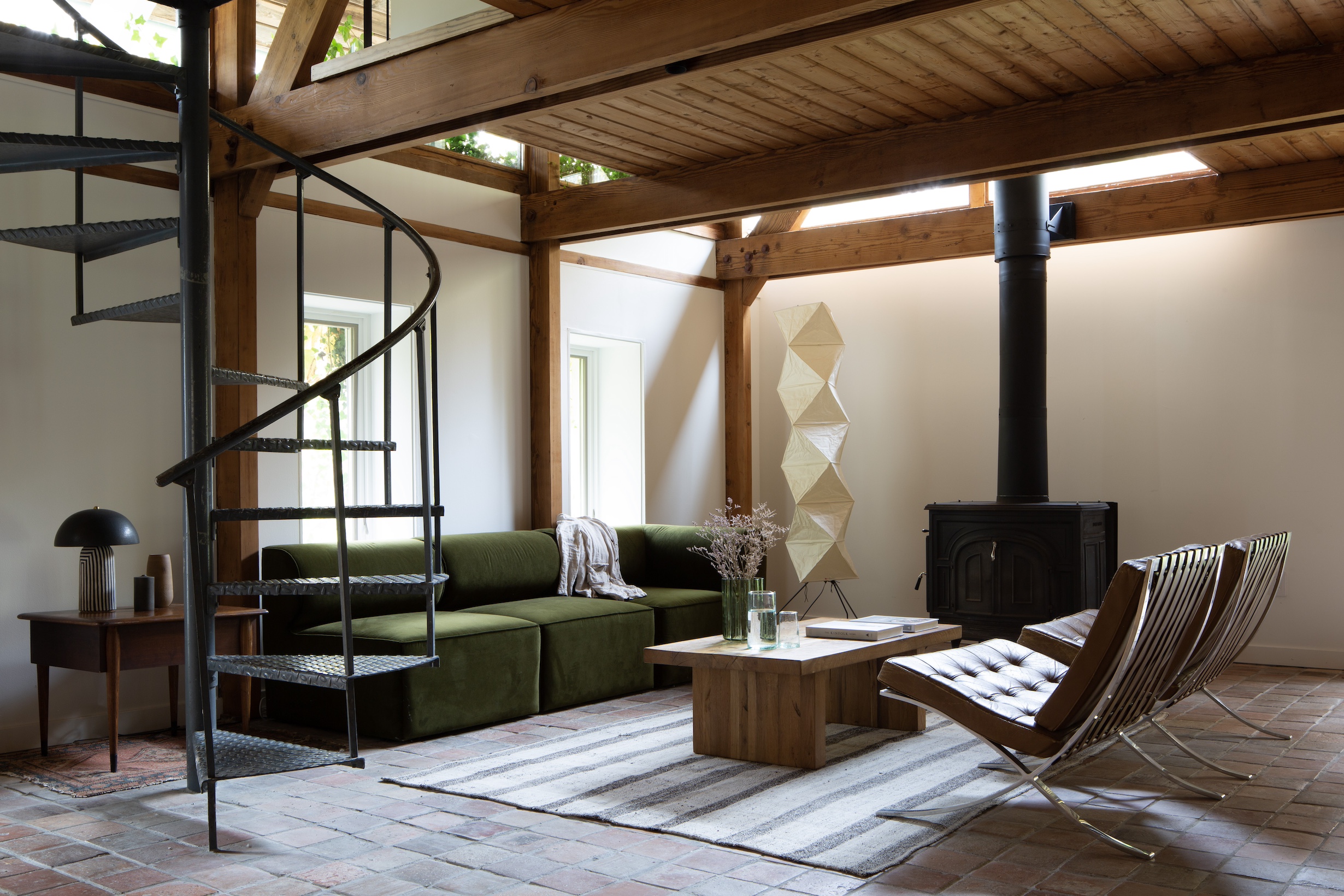 Modernizing a 1980s House: Takatina's Zen-Inspired Upstate Renovation