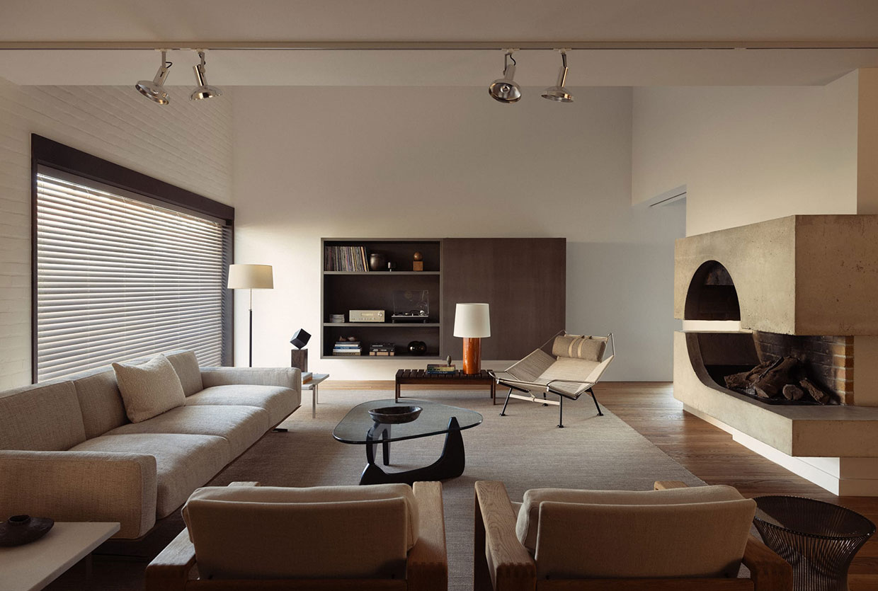 Mastering the Modern Revival: A Guide to Transforming 1970s Coastal Icons