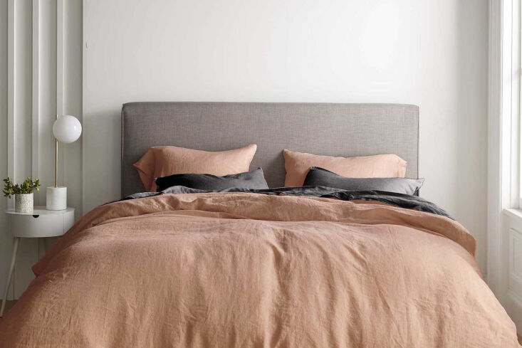 Quince linen fitted sheet set in a light grey-blue shade.