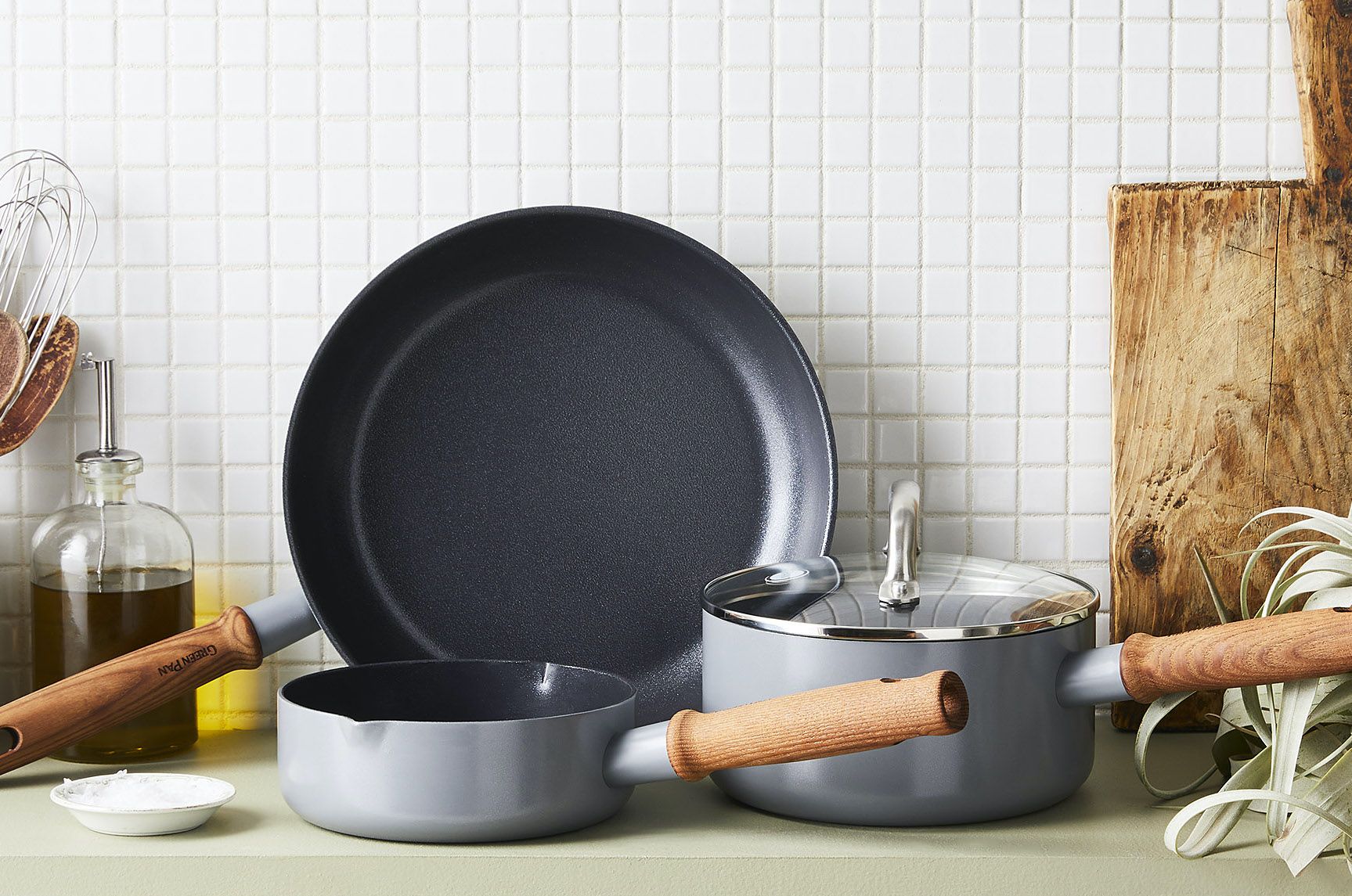 5 Surprising Household Items to Clean Scorched Pans Instantly: A Master Guide