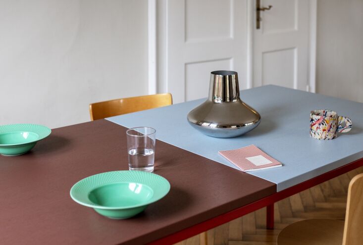 Close-up of the two-toned oak-veneered tabletop and edges.