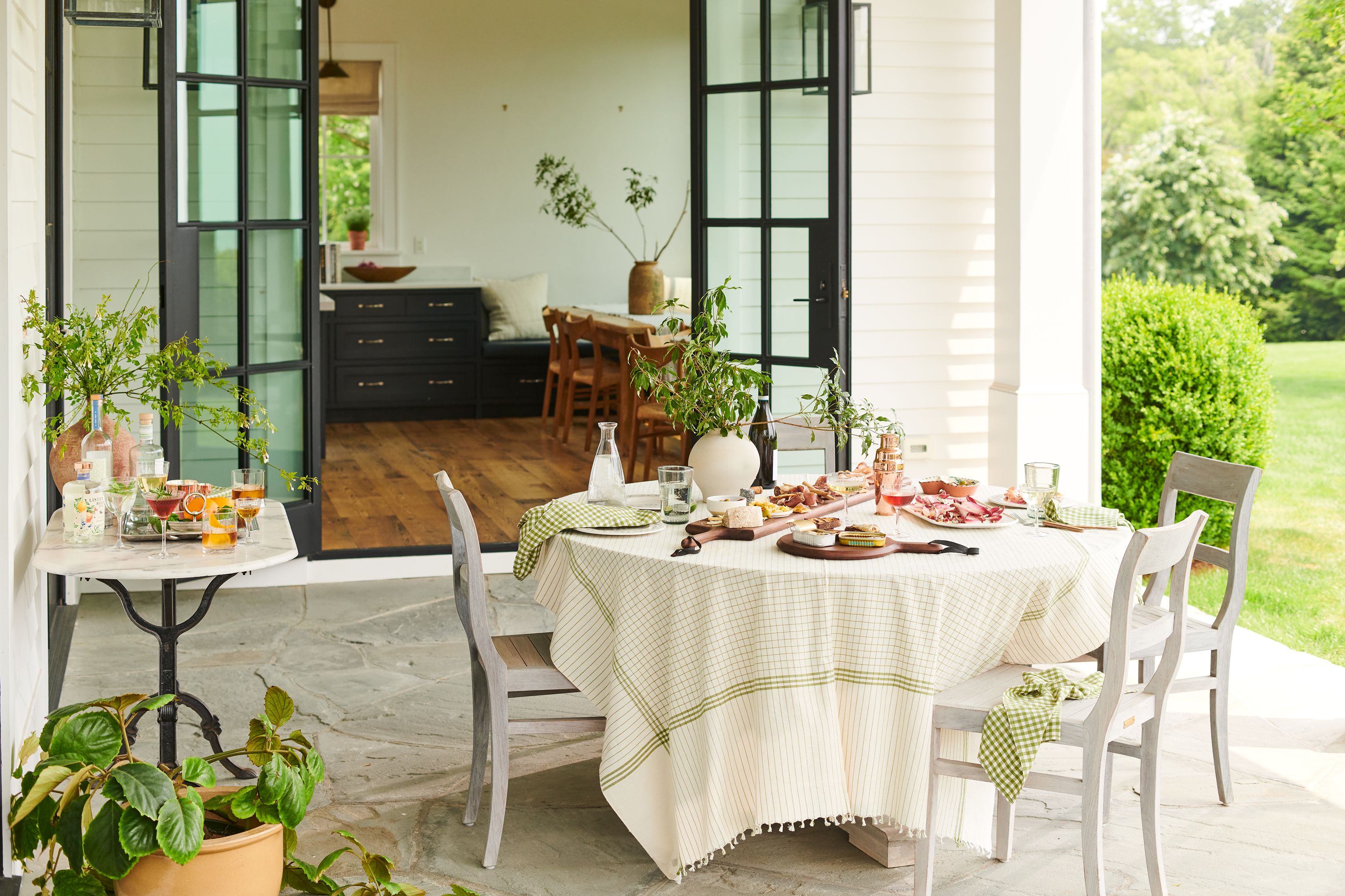 3 Fresh Summer Outdoor Gathering Ideas: 2026 Entertaining Trends & Menus
