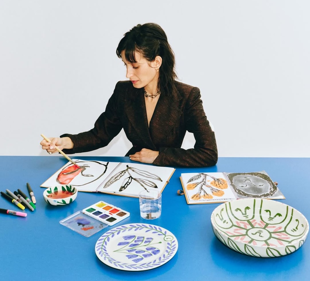 Hay La Pittura: Mastering the Art of Dining with Emma Kohlmann’s Hand-Painted Tableware