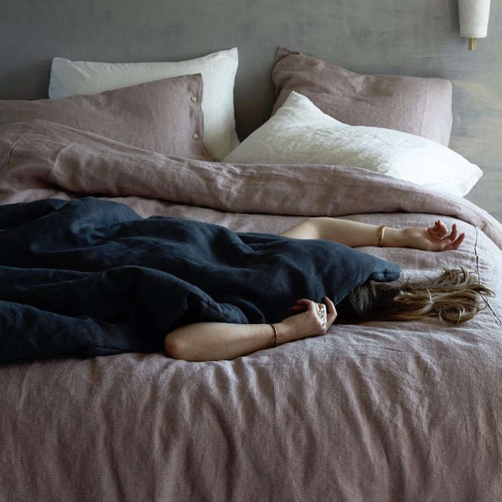 Why Linen is the Secret to a Better Night’s Sleep: Cooling Benefits & Expert Tips