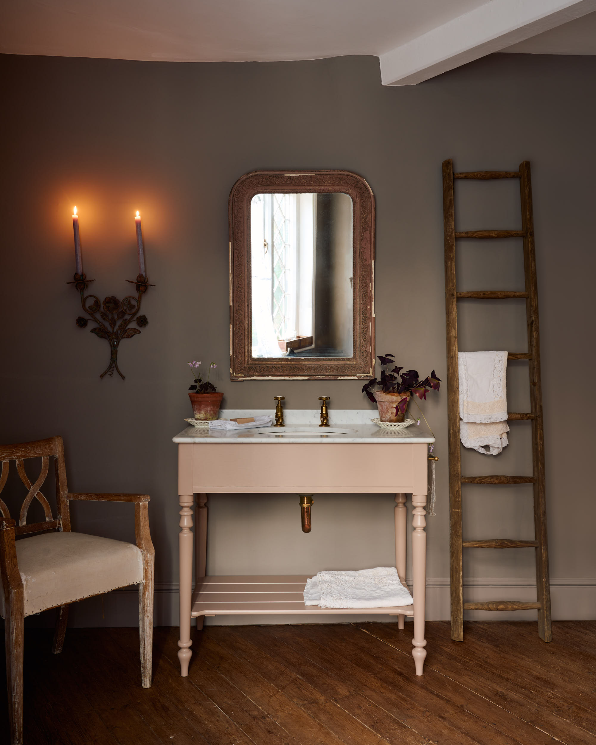 deVOL Victorian Washstand Review: The Ultimate Blend of Antique Charm and Luxury
