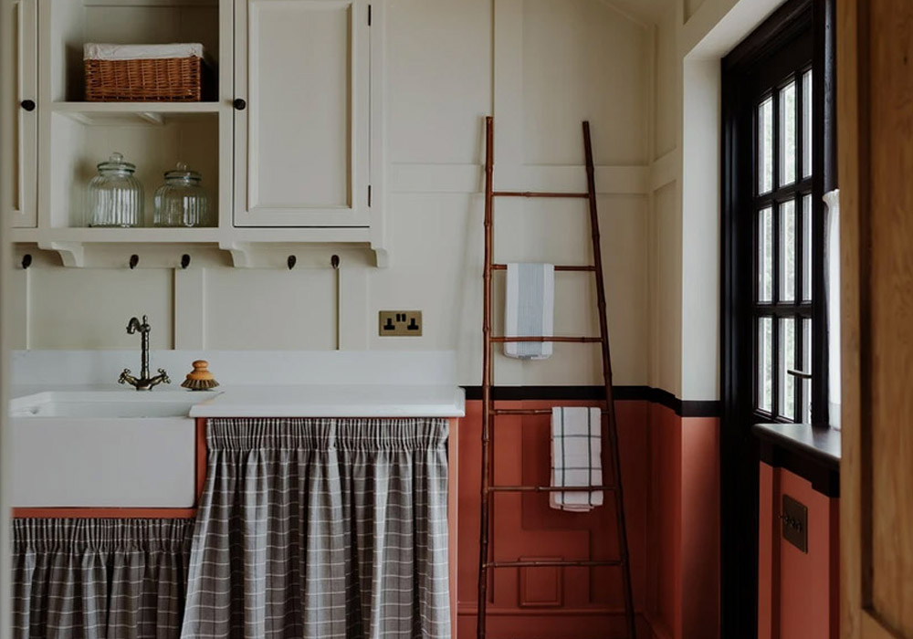 Mastering the Mix: Astrid Houssin’s Method for Blending French Flair and English Style