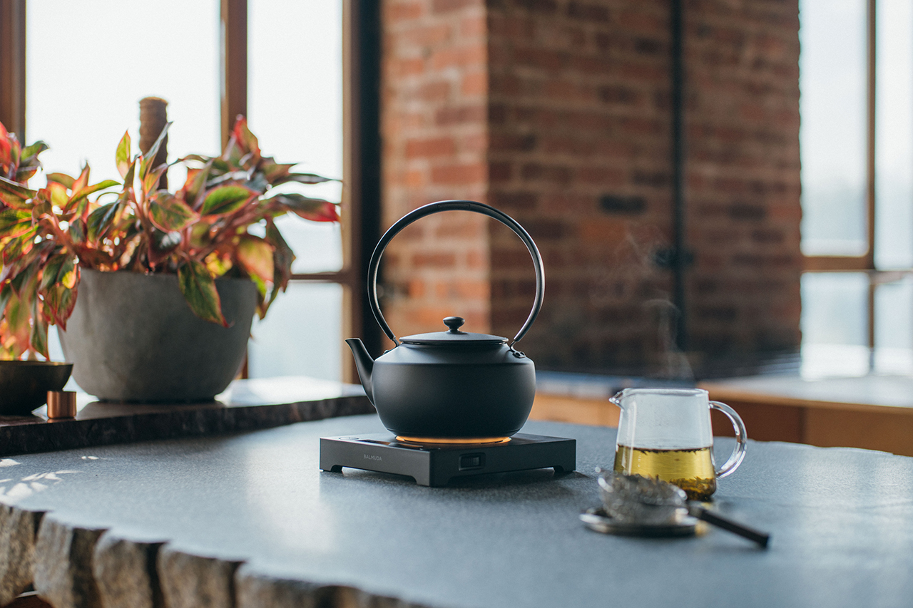 BALMUDA MoonKettle Review: The Most Precise Smart Kettle for Tea Lovers