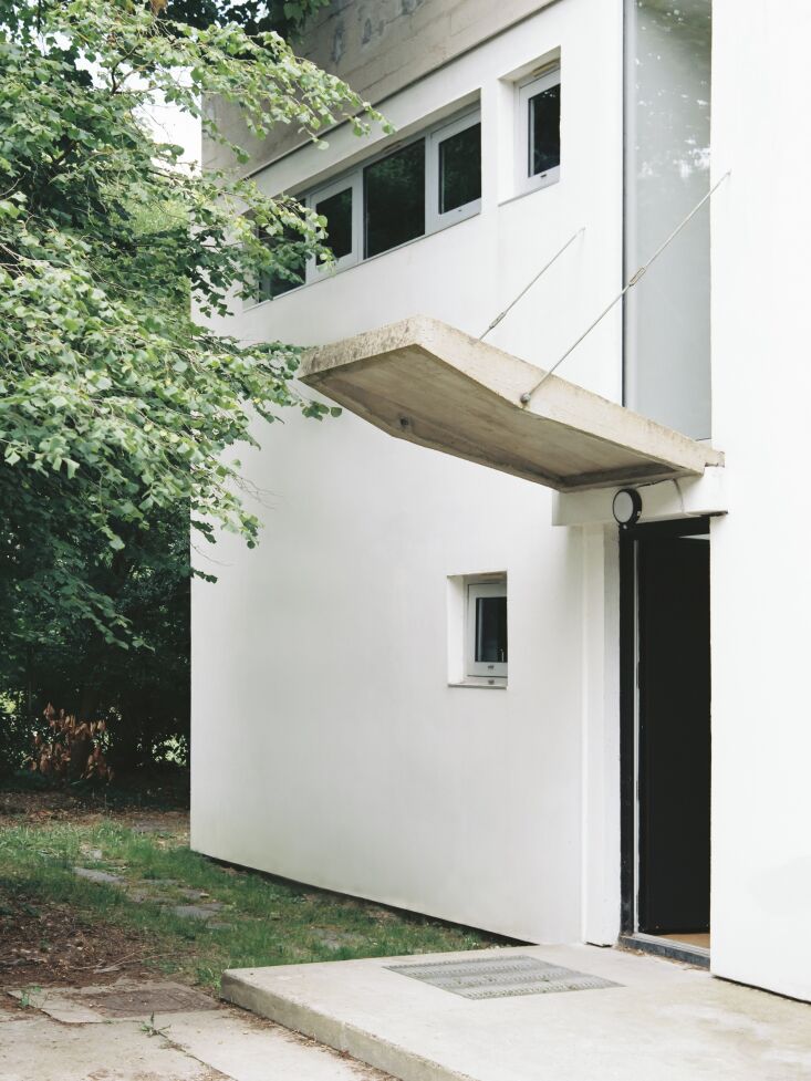 Detail of cast concrete sunbreakers and a suspended entrance cap on the villa exterior.