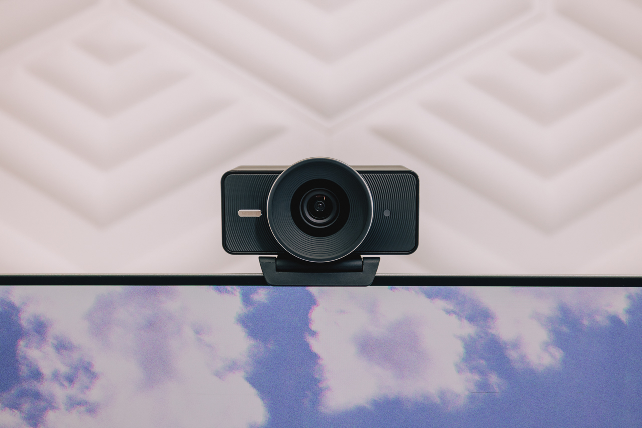 Elgato Facecam 4K: How to Achieve a Cinematic Workspace Aesthetic with Lens Filters