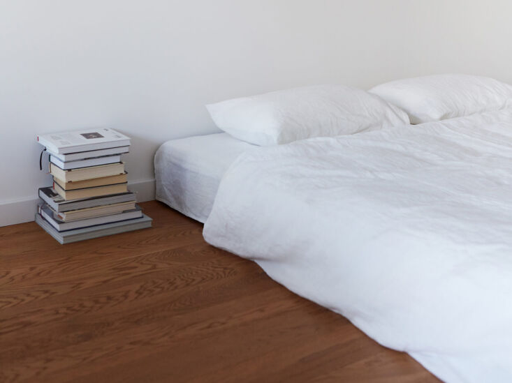 Full Sea Me linen bedding set in the light green 'Foam' colorway.