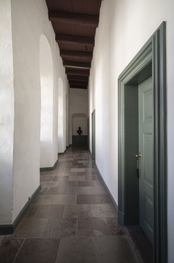 A sample of custom-mixed linseed oil colors and historic pigments.