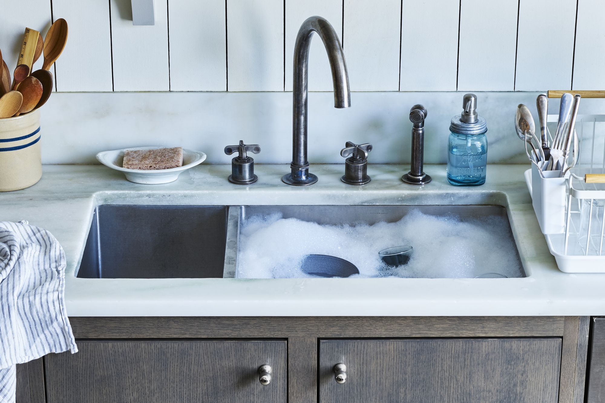 7 Top-Rated Kitchen Cleaning Products: Community Favorites & Expert Myths Debunked