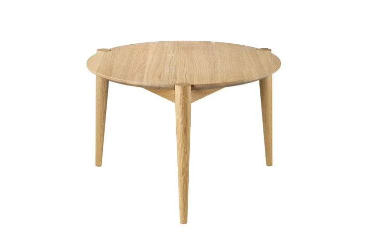 The FBD Møbler D102 SOS Coffee Table in light wood with a tripod leg structure.