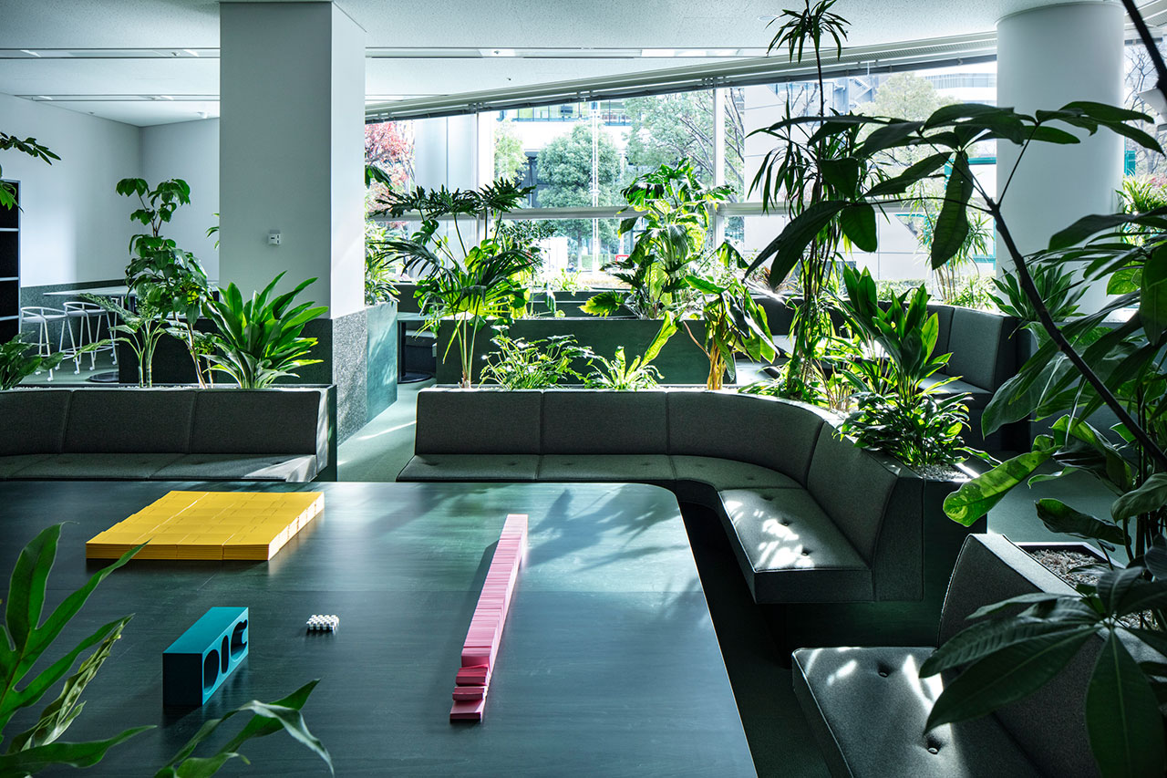 KOKUYO DIG: How DDAA Redefined Hybrid Office Design with Family Restaurant Inspiration
