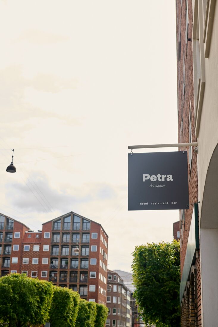 Entrance signage and street view of Hotel Petra at Dronningens Tværgade 45.