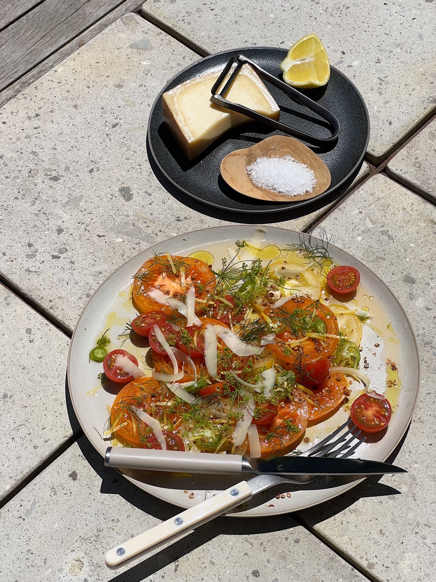 Zesty Heirloom Tomato Salad: A Mindful Guide to Summer Flavors