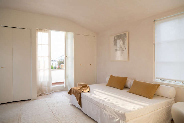 An IKEA daybed reupholstered in heavy white denim fabric.