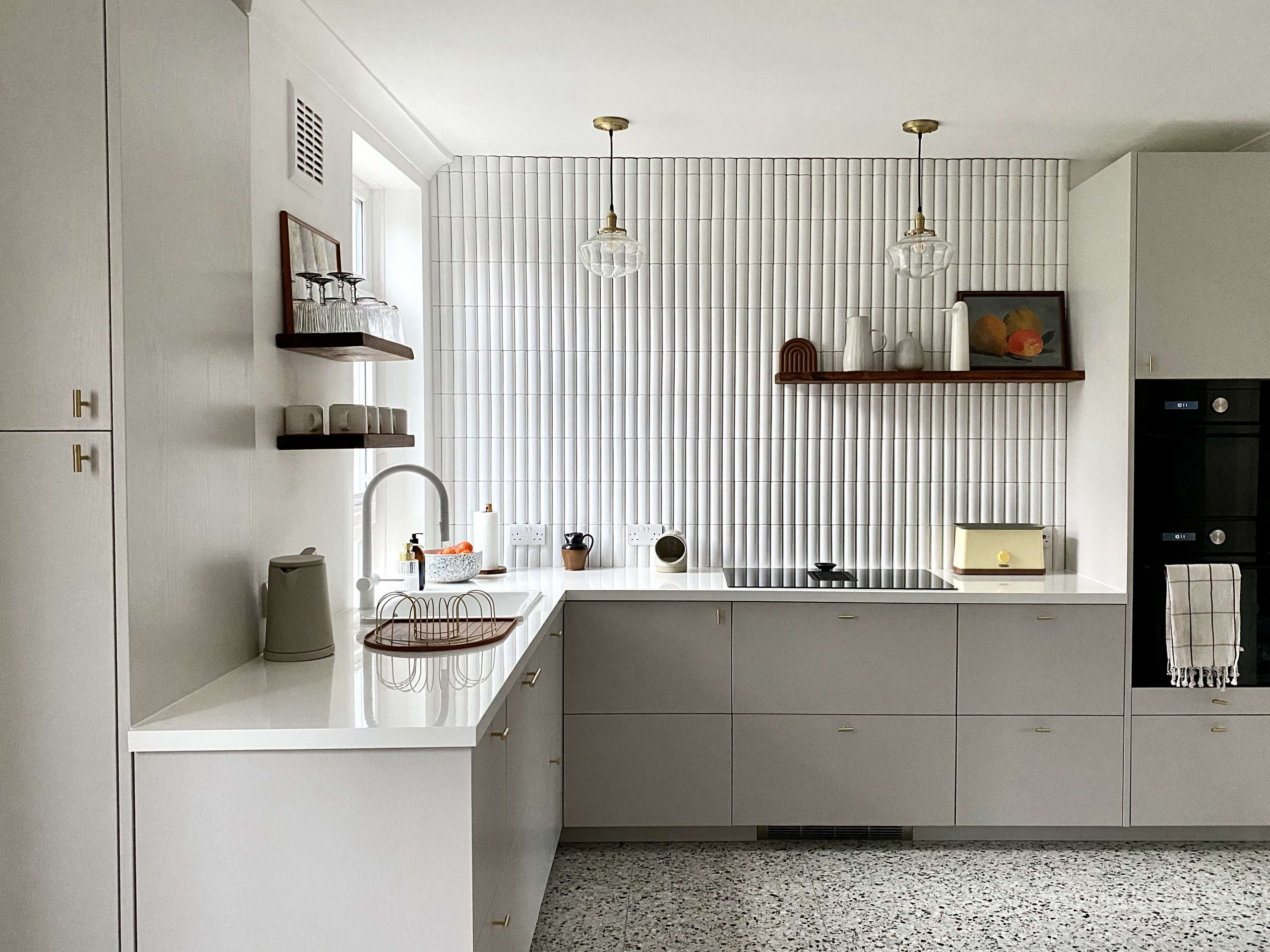 Retro Kitchen Remodel: A 90s London Kitchen Before and After Ikea Hack
